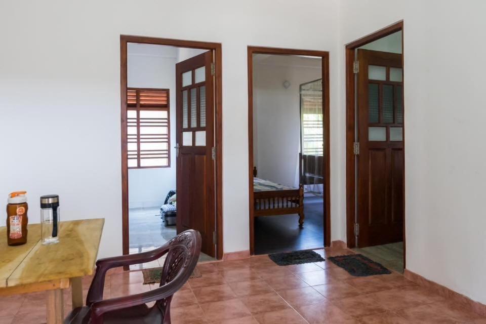 The Wave Surf Inn Midigama Exterior photo
